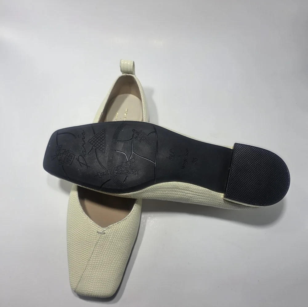 Marie Claire Magic Soft  Leather Women Flat Shoes  Size  36 US 5.5-6